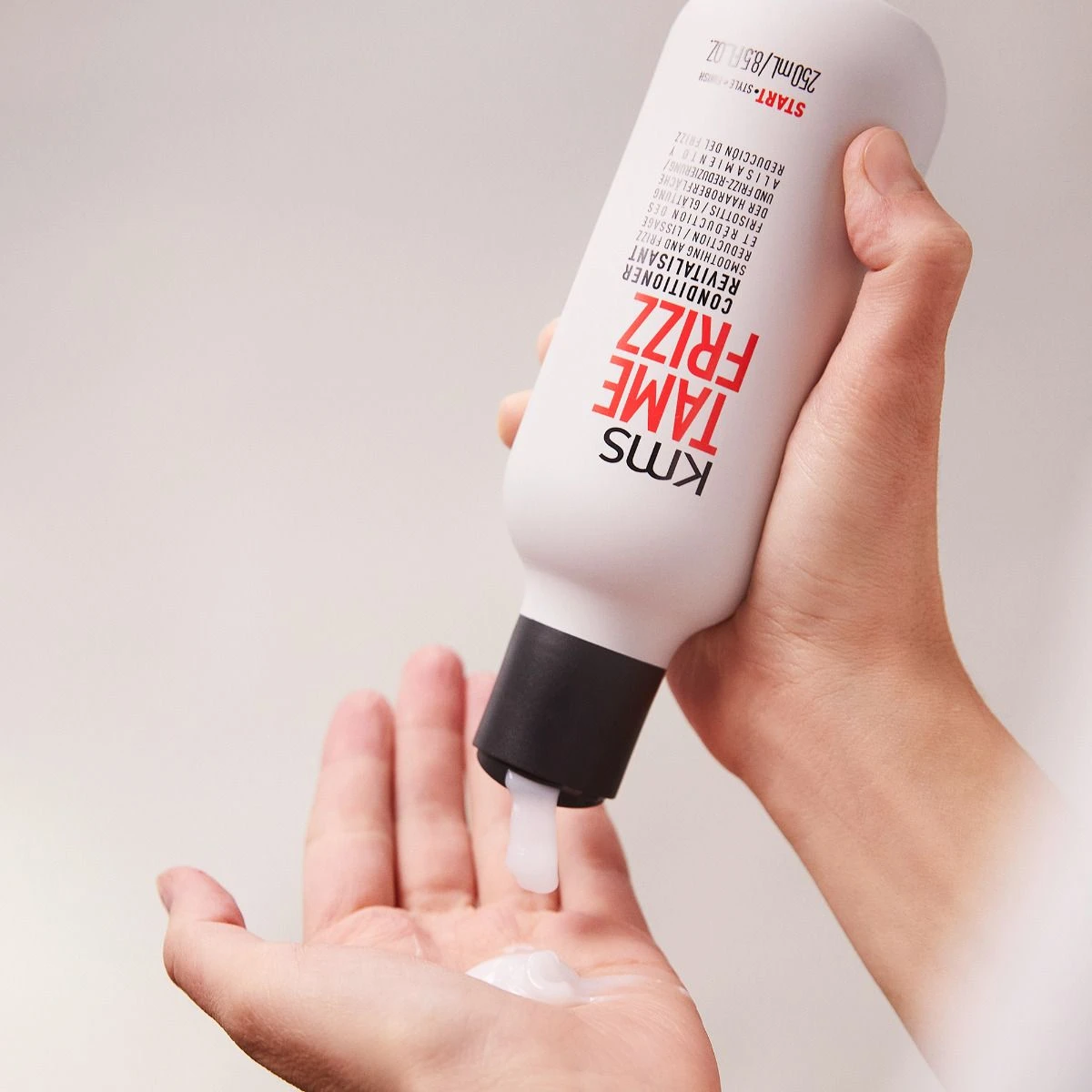 KMS Tame Frizz Conditioner 250ml - Afbeelding 2
